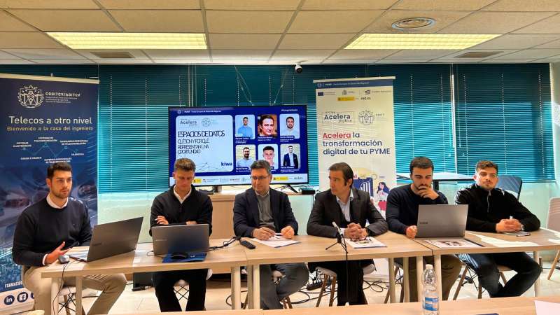 Mesa redonda ponentes Jornada Espacio de Datos en la Oficina Acelera pyme Valencia del COITT.  EPDA