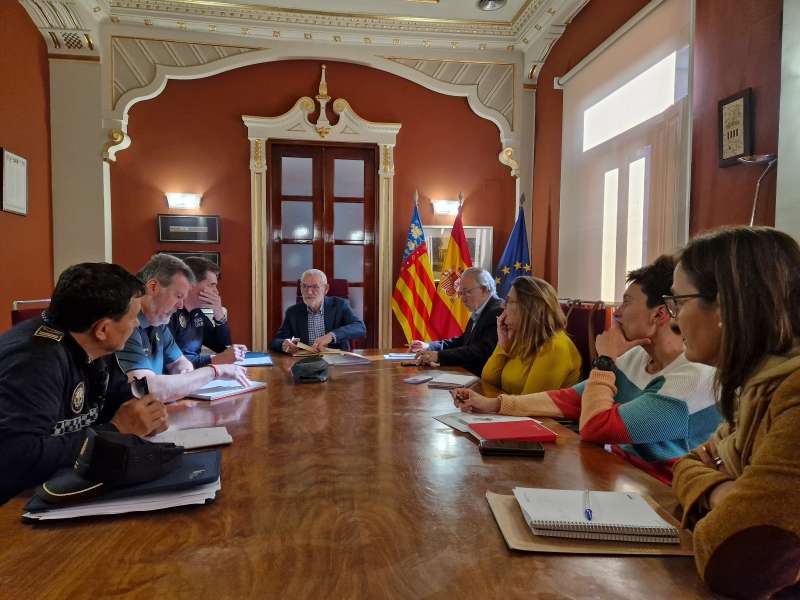 La reunin de trabajo con la Polica Local y Guardia Civil. EPDA