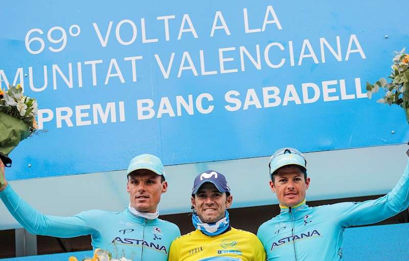 El corredor murciano del equipo Movistar, Alejandro Valverde (c), vencedor de la 69ª edición de la Volta Ciclista a la Comunitat Valenciana, en el podio junto a los corredores del equipo kazajo Astana, el murciano Luis León Sánchez (i), y el danés Jakob Fuglsang (d). /EFE