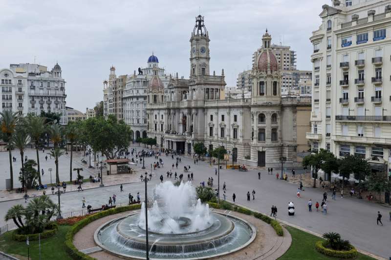 Vista general del ayuntamiento de Valncia. EFE/Biel Alio
