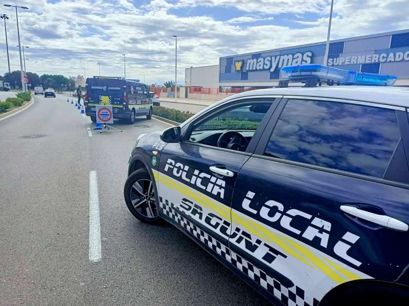 Un control de la Polic�a Local de Sagunt.  EPDA