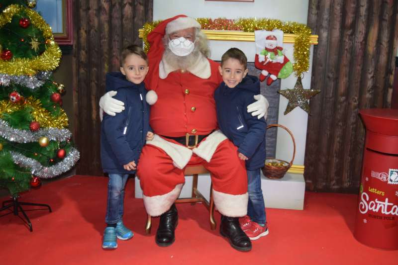 Pare Noel visita els centres escolars del municipi de Sedaví.