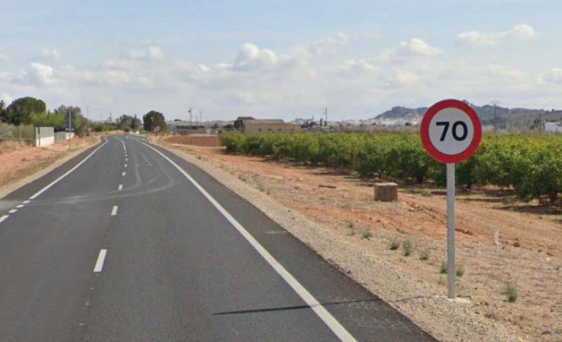 Un tramo de la CV-339, la carretera que une Llria y Casinos.  Foto: Google Maps