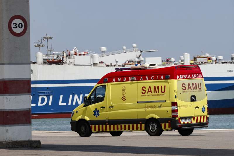 En la imagen una ambulancia de SAMU.Archivo/EFE/Manuel Bruque

