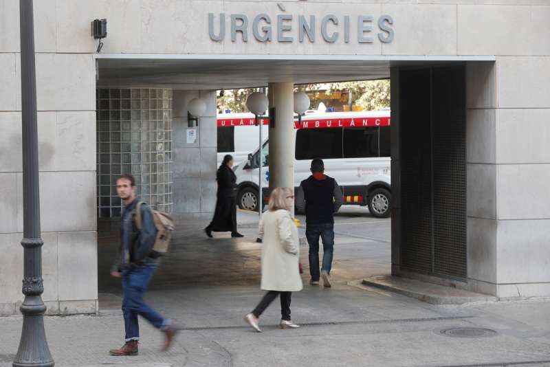 Imagen de archivo de la fachada del Hospital Clínico de València. /EFE /Kai Försterling