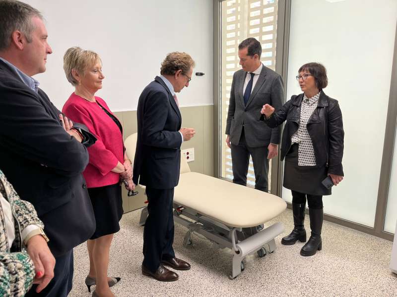 El conseller, Miguel Mínguez, visita el consultorio de Elda. EPDA