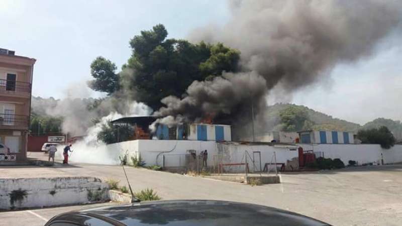 Incendio en el complejo La Pinada de Gilet. EPDA