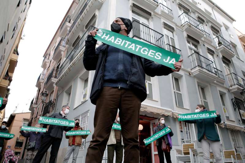 Protesta de la asociacin Amics del Carme por la 