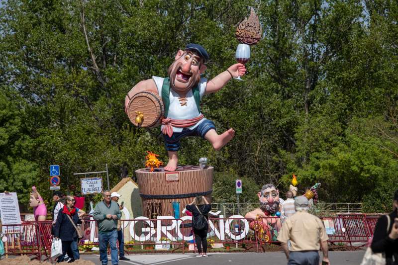 Una gran falla se ha montado en Logro�o para la celebraci�n del evento organizado por la asociaci�n Fallers pel M�n este fin de semana. EFE Raquel Manzanares