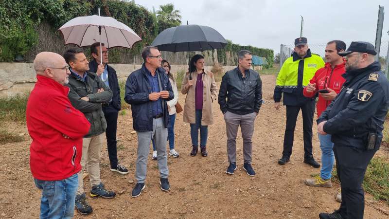 Visita del secretario autonmico de Seguridad y Emergencias, Javier Montero, a la zona afectada por el incendio. EPDA