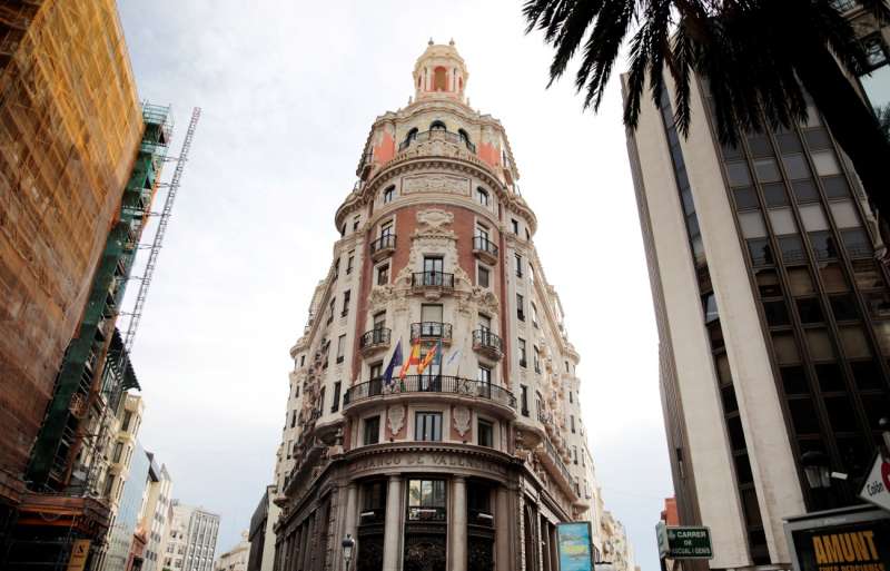 Imagen de archivo de la sede de Caixabank, en pleno centro financiero de Valncia. EFE/ Biel Alio
