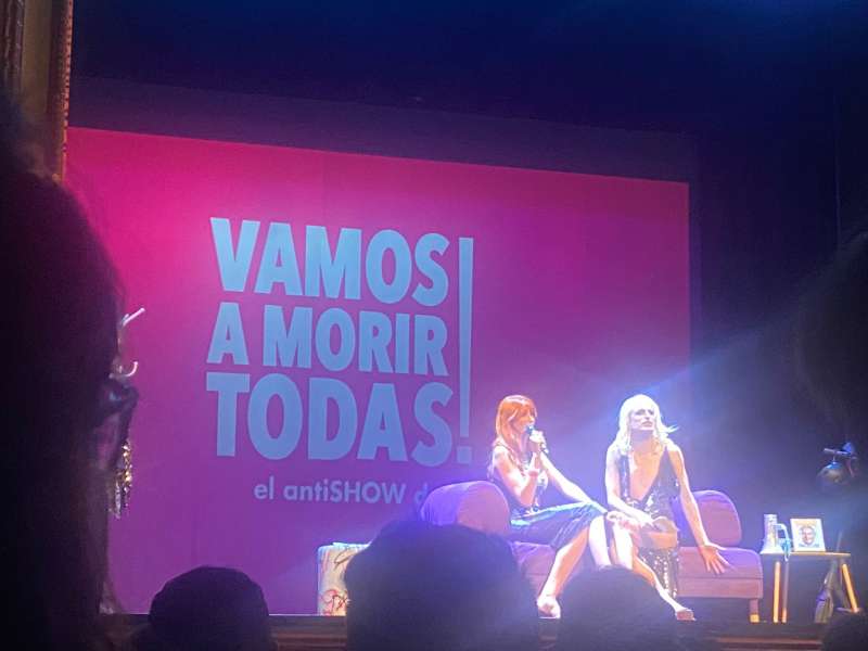 Valeria Vargas y Liz Dust, durante el antishow. EPDA