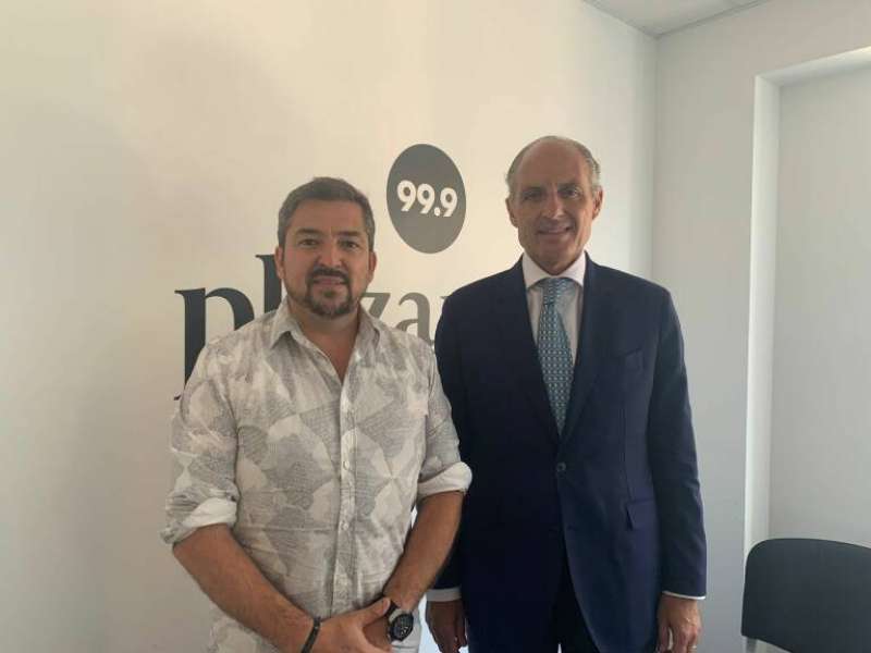 Pere Valenciano (en la imagen a la izquierda) fue el entrevistador escogido por Francisco Camps para revelar sus perspectivas políticas para 2023. /EPDA