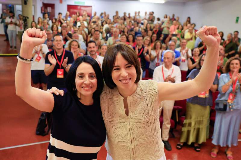 La secretaria de Organizacin del PSOE, Rebeca Torr (i) y la secretaria general del PSPV-PSOE, la ministra de Ciencia, Diana Morant. EFE Kai Frsterling
