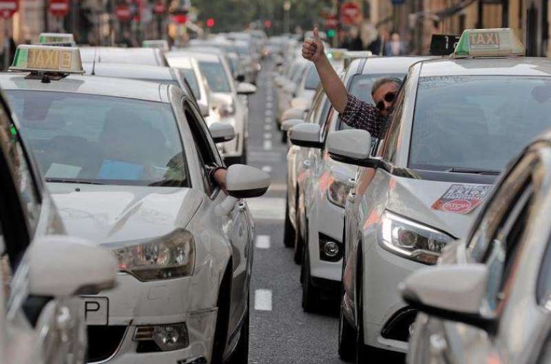 Ms de 7.000 familias viven del sector del taxi en la Comunitat Valenciana. /EPDA