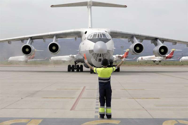 Imagen de archivo de un avión aterrizando en el aeropuerto de Castellón durante la pandemia. EFE/ Domenech Castelló
