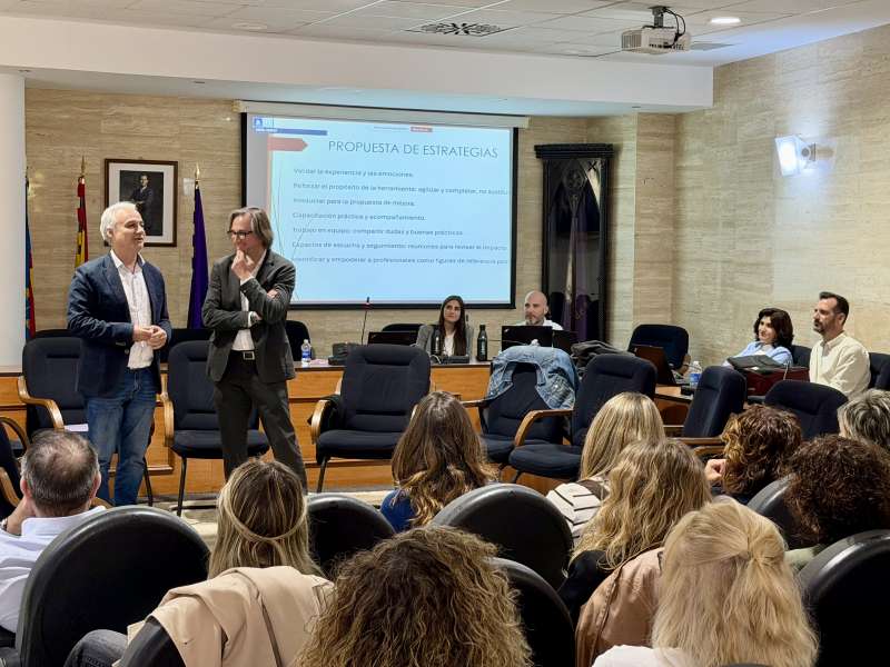 Ricardo Gabald�n y Jos� Vicente Anaya en la presentaci�n de SIHSU.  EPDA