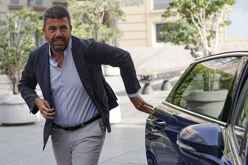 El president Mazn a su llegada esta maana al Palau de la Generalitat. EFEManuel Bruque