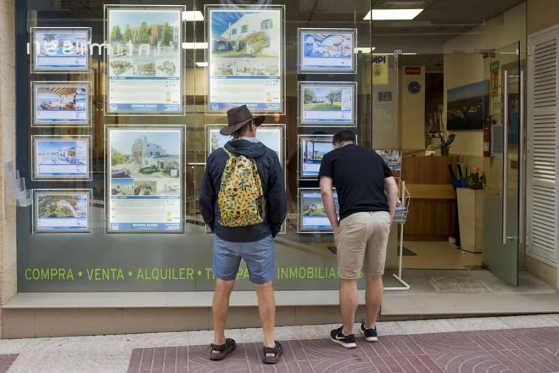 La Comunitat Valenciana lidera la compra de vivienda por extranjeros no residentes en Espa�a.  Foto: EFE