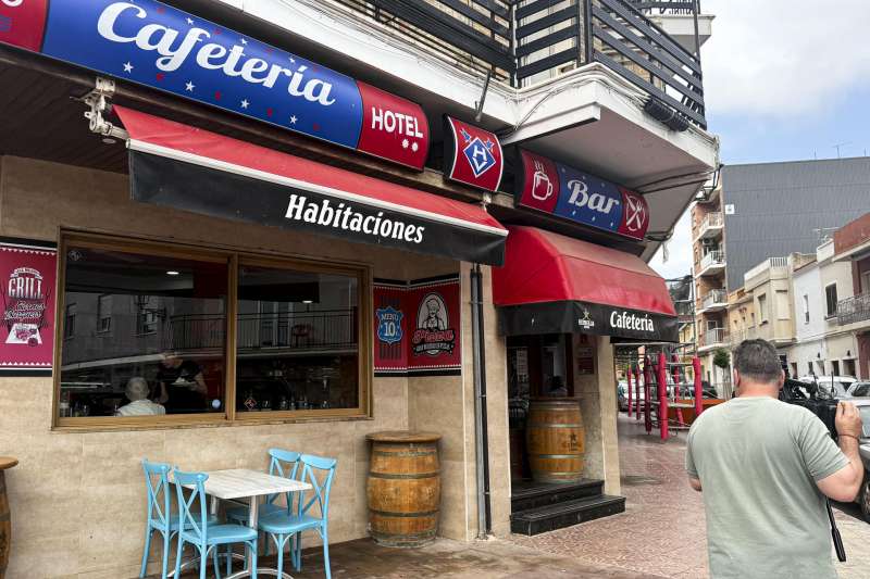 Restaurante de Favara donde se produjo una reyerta en la falleci una persona y otras tres resultaron heridos. EFERaquel Segura Archivo

