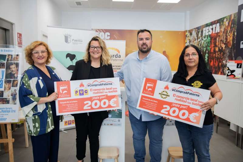 El concejal Lucas Jodar durante el sorteo de este lunes, con motivo de las campaas municipales de comercio. EPDA