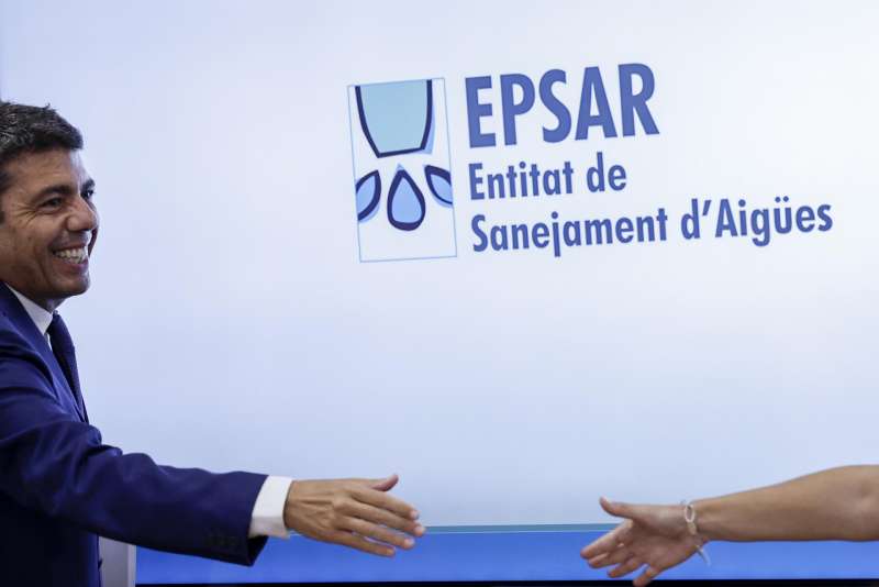 El president de la Generalitat, Carlos Mazn, a su llegada al consejo de administracin de la Entidad Pblica de Saneamiento de Aguas Residuales (EPSAR) en el que se aprobar el plan de obras de la entidad para 2026. EFEBiel Alio