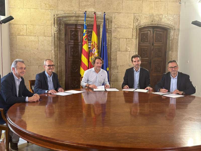 Signatura del conveni  Foto:  Punt