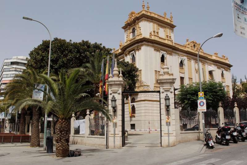 Vista general del palacio de la Diputación Provincial de Alicante. EFE/MORELL/Archivo
