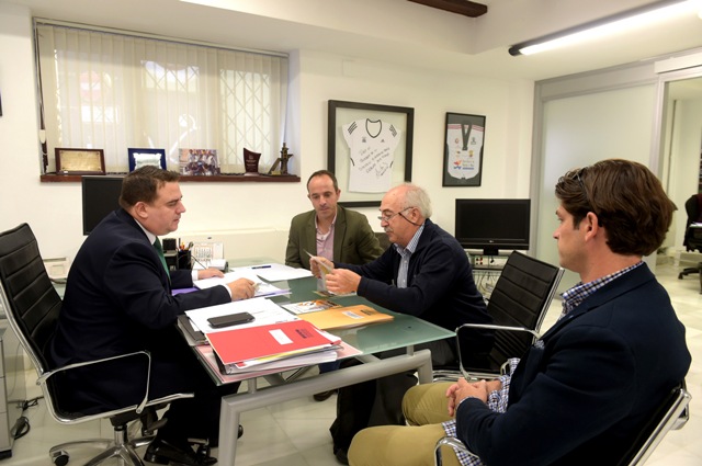 Bailach se reúne con el alcalde de Titaguas. FOTO: DIVAL