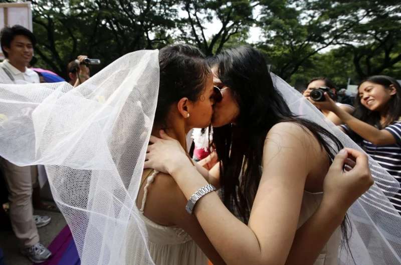 Cambio de tendencia en el matrimonio igualitario: ahora ellas se casan ms que ellos. EFEDennis M. Sabangan
