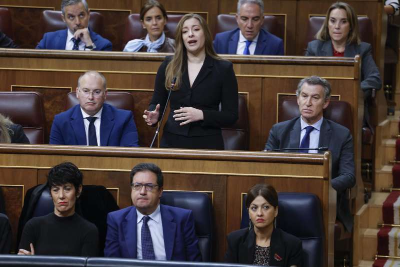 La portavoz del PP, Ester Muoz durante la sesin de control al Gobierno celebrada este mircoles en el Congreso. EFEJavier Lizn
