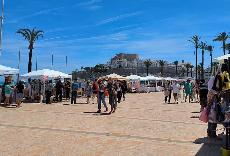 La feria en el paseo martimo