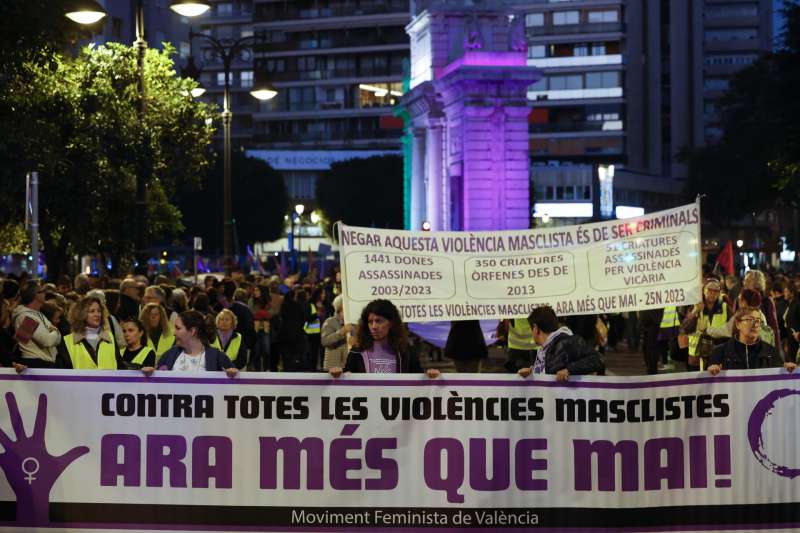 Manifestación con motivo del Día Internacional para la eliminación de la violencia contra las mujeres. EFE/ Ana Escobar/Archivo
