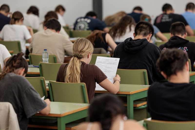 Estudiantes de la Comunitat Valenciana durante las Pruebas de Acceso a la Universidad (PAU) en una convocatoria anterior. EFEBiel Alio
