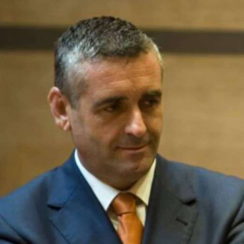 Carlos Gil.  Carlos Gil.