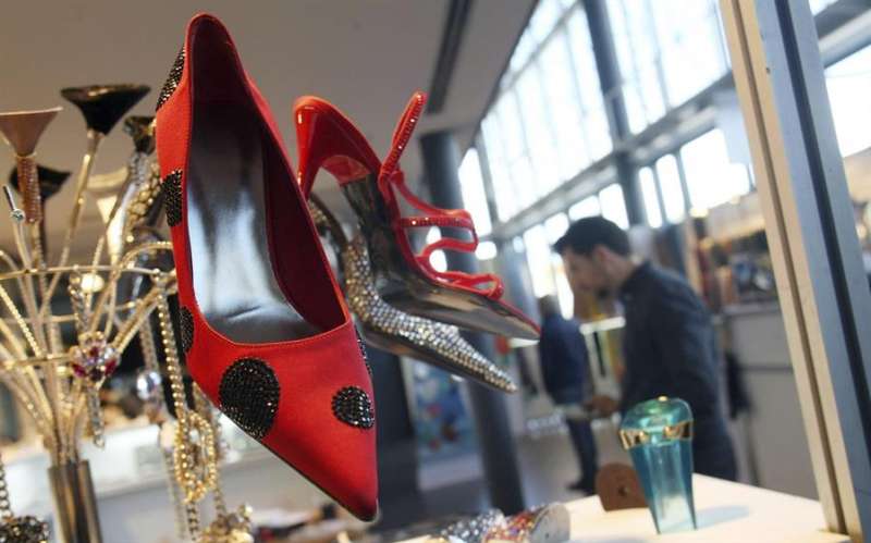 Varios zapatos expuestos en la feria del calzado Futurmoda. EFE/Morell/Archivo