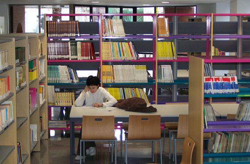 La biblioteca de Catarroja abrirá por la noche en época de exámenes La biblioteca de Catarroja abrirá por la noche en época de exámenes