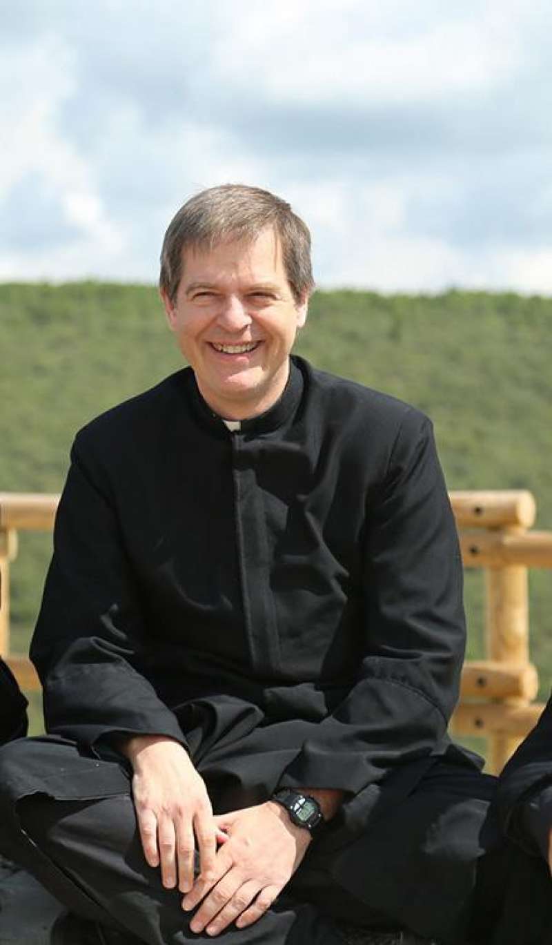Padre Henry Hogar De La Madre