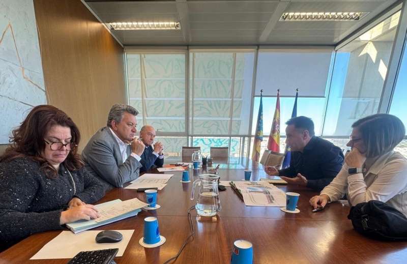 Reuni� entre lalcalde de Foios, Sergi Ruiz, i representants de la Generalitat Valenciana.EPDA