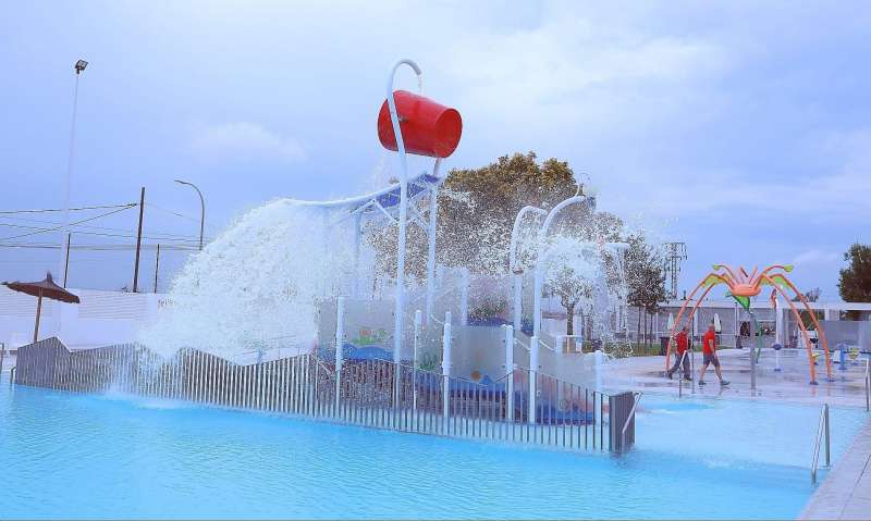 Piscina de verano en Paterna.  EPDA