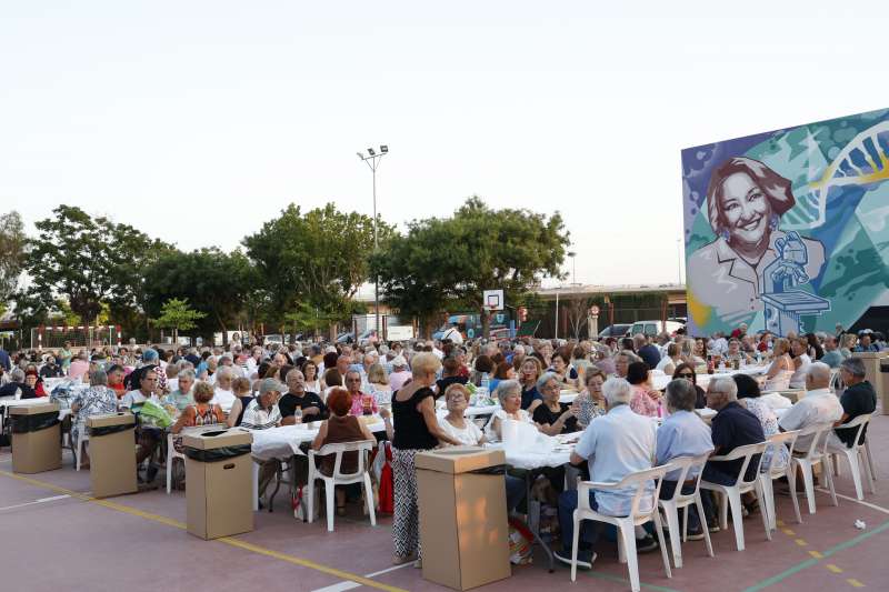 Los participantes en la cena de hermandad. EPDA