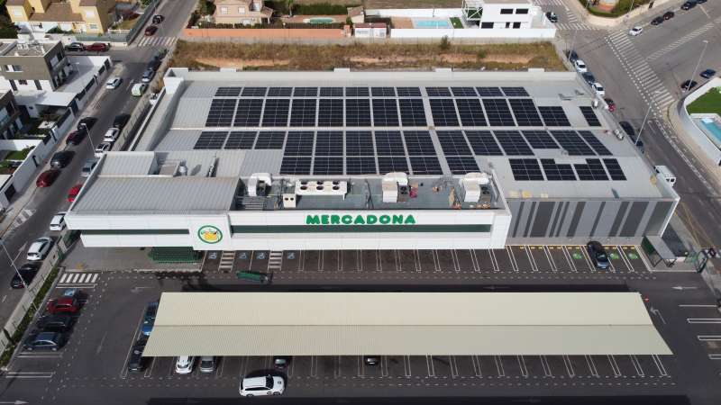 En 2023 la previsión es aumentar su capacidad de generación de energía renovable en 240 tiendas y en nuevos bloques logísticos y Colmenas /EPDA