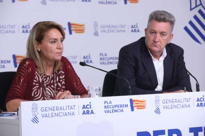 La vicepresidenta primera y consellera portavoz, Susana Camarero, y el conseller de Medio Ambiente, Infraestructuras y Territorio, Vicente Martnez Mus.EPDA

