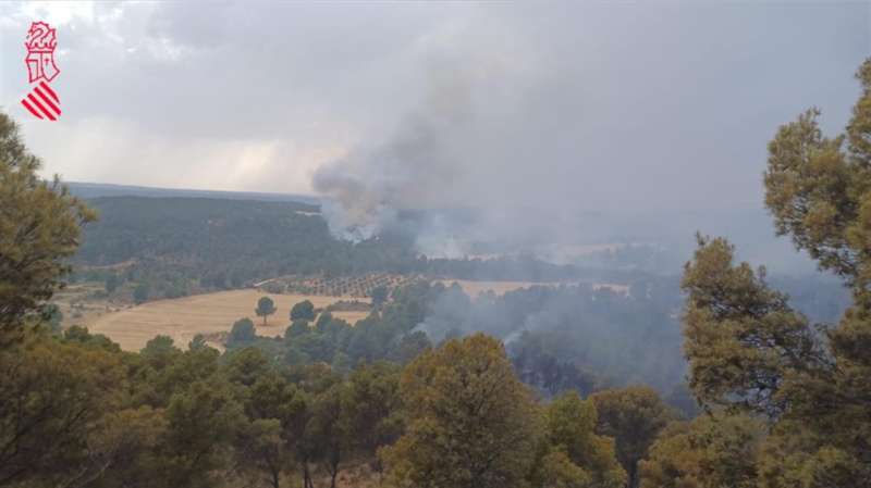 Imagen del incendio publicada por el Centro de CoordinaciÃ³n de Emergencias de la Generalitat. EFE
