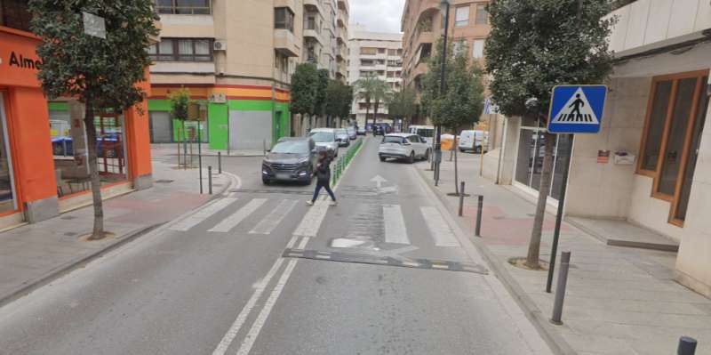 Paso de cebra donde se ha producido el choque.