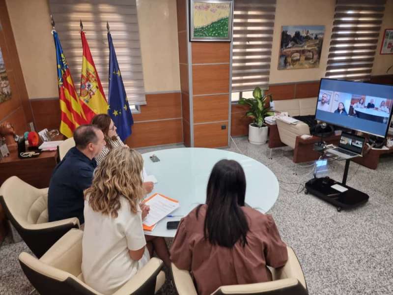 Firma del acuerdo entre Riba-roja del Tria y Banyeres de Mariola.EPDA