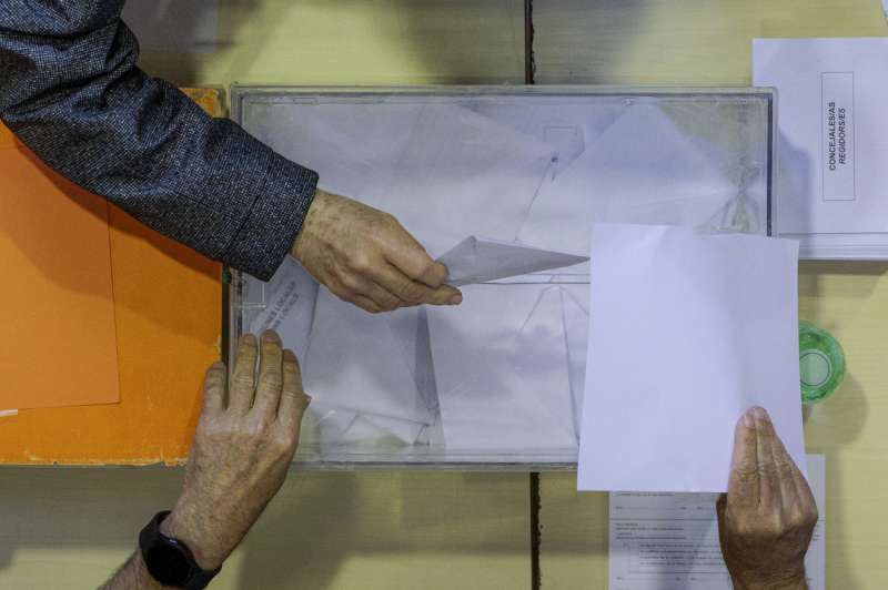 Las mesas electorales las componen 3 titulares y 6 suplentes. /EPDA