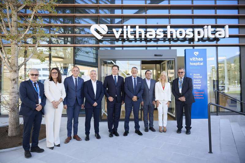 Vithas ha celebrado la presentacin institucional de su nuevo centro hospitalario en Esplugues de Llobregat en un acto con la participacin del consejero de Empresa y Trabajo Miquel Smper, el subdelegado del Gobierno de Espaa, Jos Crespn, y el alcalde Eduard Sanz.