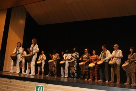  Momento de la actuación con música y danzas africanas. Foto EPDA