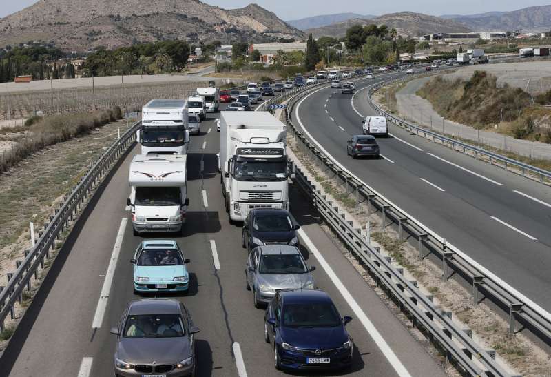 Imagen de archivo de una autova en Alicante. EFE Manuel Lorenzo
